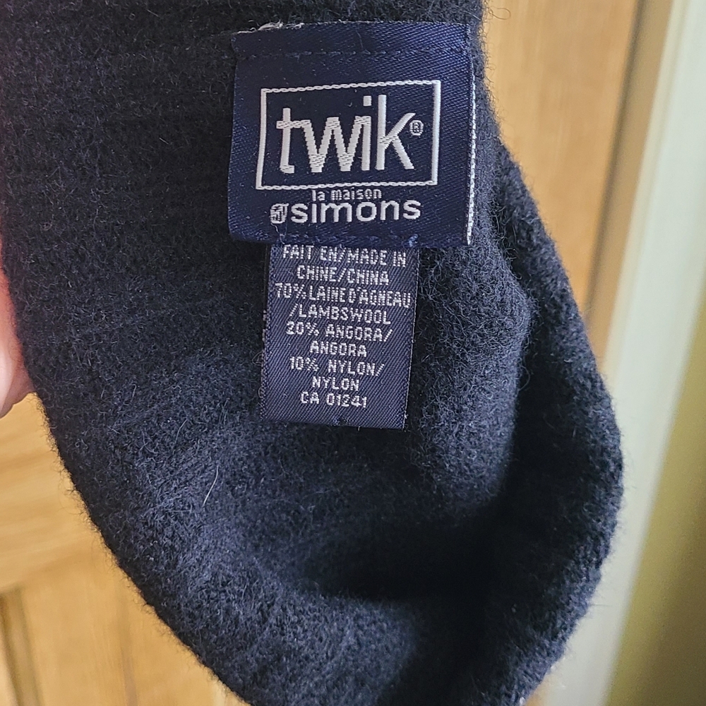 Twik Black Knit Cuffed Beanie - Picture 3 of 5